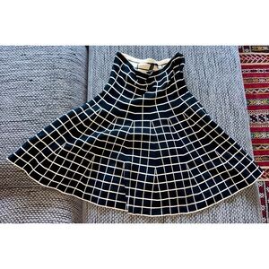 Lapis Short Reversible Black And Beige Skirt, Sz M